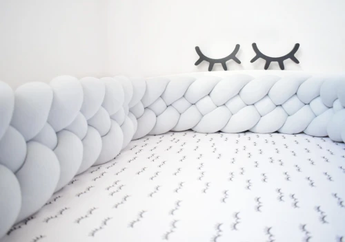 Ręcznie robiony ochraniacz warkocz do łóżeczka