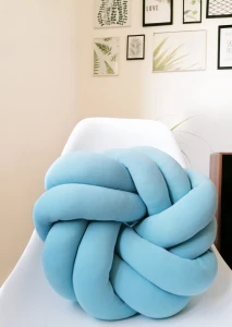 Poduszka supeł gwiazda w kolorze brudny błękit