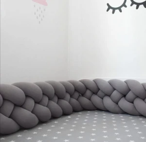 Wysoki szary ochraniacz warkocz do łóżeczka