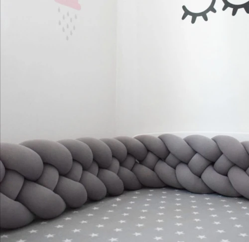 Wysoki szary ochraniacz warkocz do łóżeczka