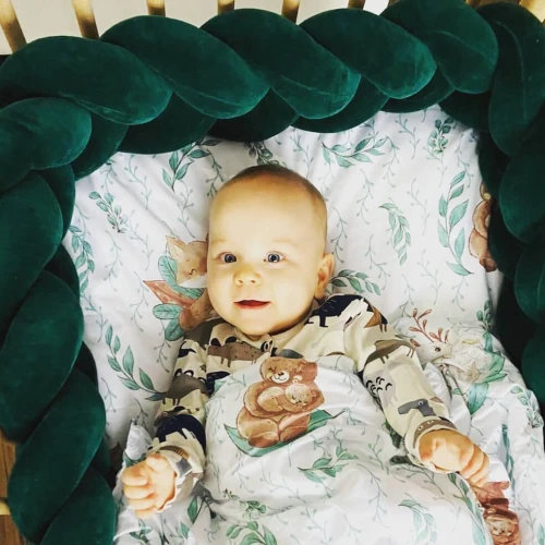 Welurowy ochraniacz do łóżeczka warkocz VELVET