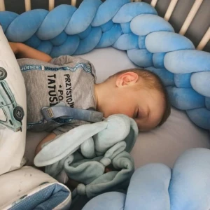 Welurowy ochraniacz do łóżeczka wysoki 4-pasmowy