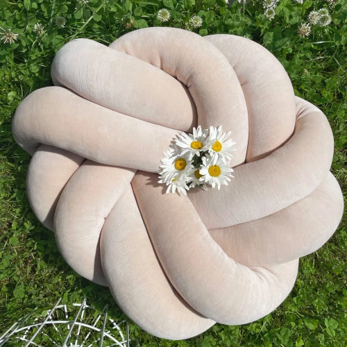 Welurowa pufa (siedzisko) Knot Pillow