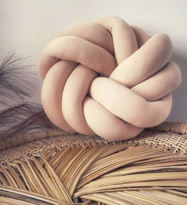 Poduszka supeł gwiazda - piaskowy beż (welur)