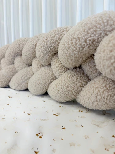 Ochraniacz do łóżeczka Boucle – Warkocz 4 pasma