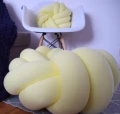 pleciona pufa pastelowy żółty