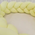 pastelowy zolty warkocz do lozeczka.jpeg