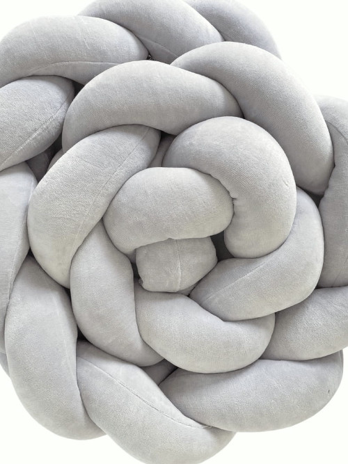 Szary warkocz welurowy do łóżeczka – ochraniacz