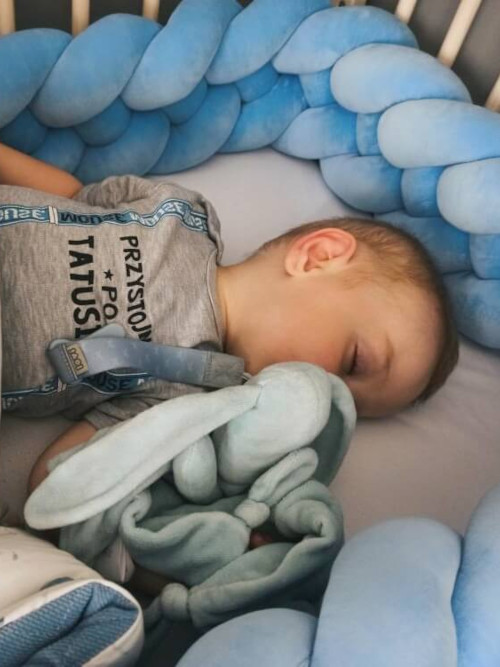 Welurowy ochraniacz do łóżeczka wysoki 4-pasmowy